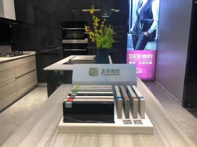縣政府副縣長周素梅、文旅局副局徐遠志一行蒞臨聯弘科技調研指導